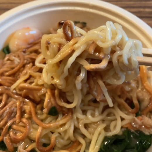 皇朝のデリバリー　タラバ蟹・海老入り餡掛け焼きそば　麺